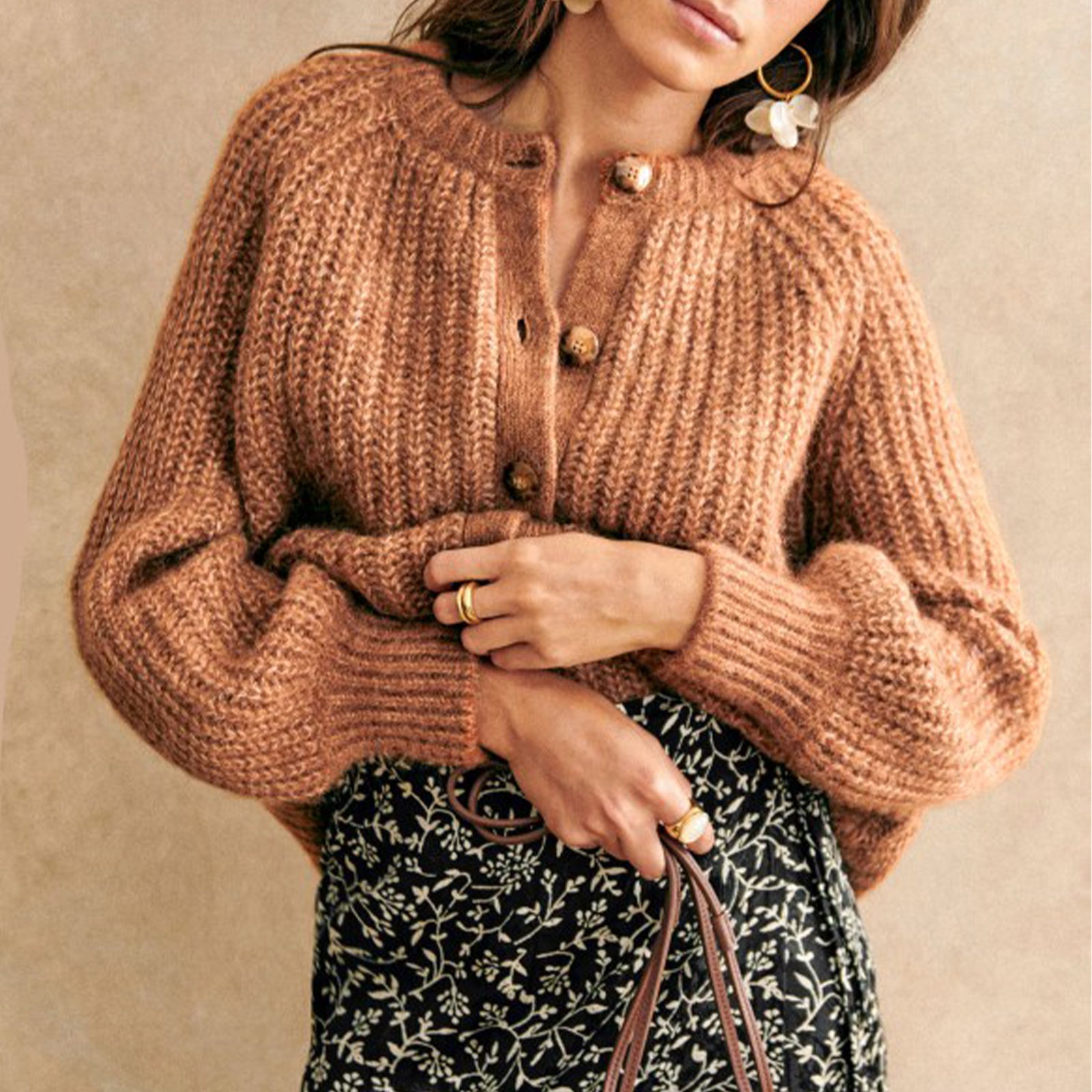 Cardigãn Feminino Vintage de Malha Chenile Gola redonda Manga Comprida com Botões