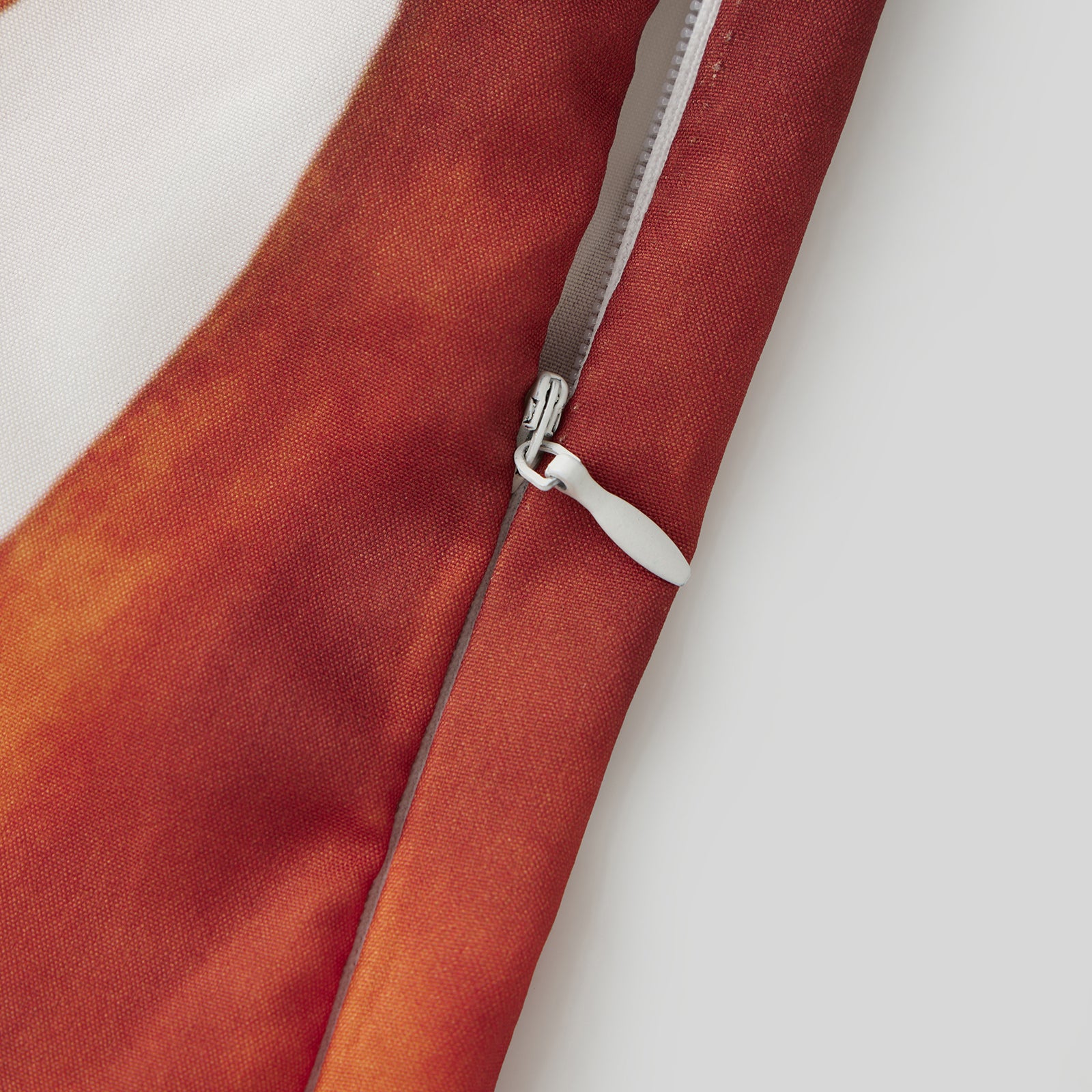 Vestido Chérie Longo de Alça Única e Abertura Lateral de Babados