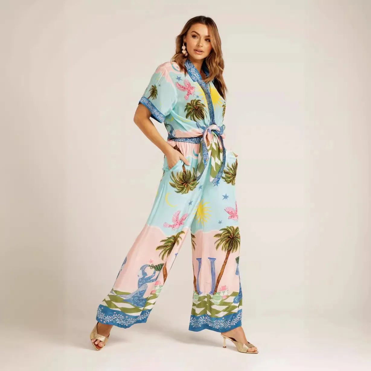 Conjunto blusa e calça estampa Tulum da Klohe: leve, elegante e com caimento perfeito. Ideal para dias de sol, viagens e momentos cheios de estilo