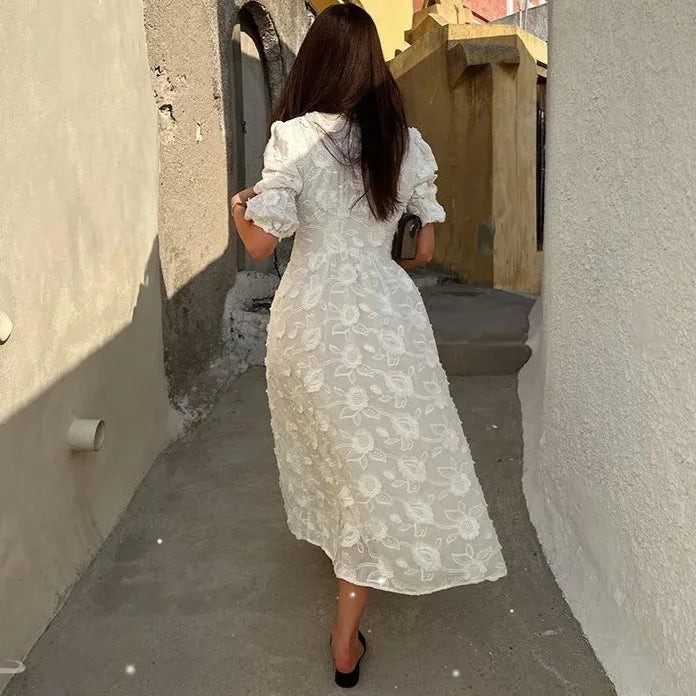 Vestido Maxi Elegante com Bordado Floral e Manga Puff
