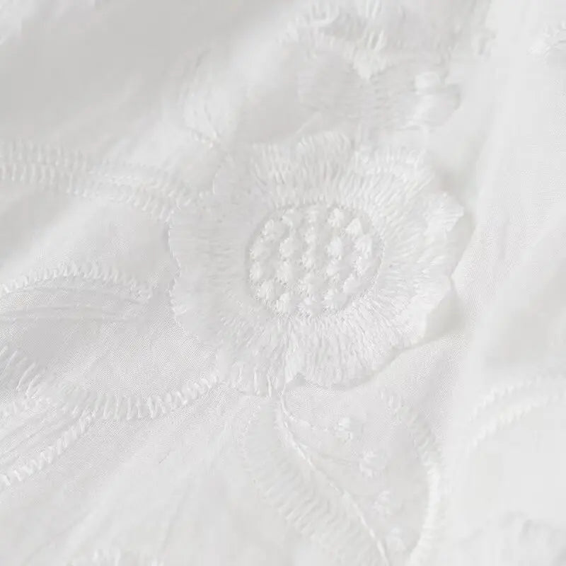 Vestido Maxi Elegante com Bordado Floral e Manga Puff