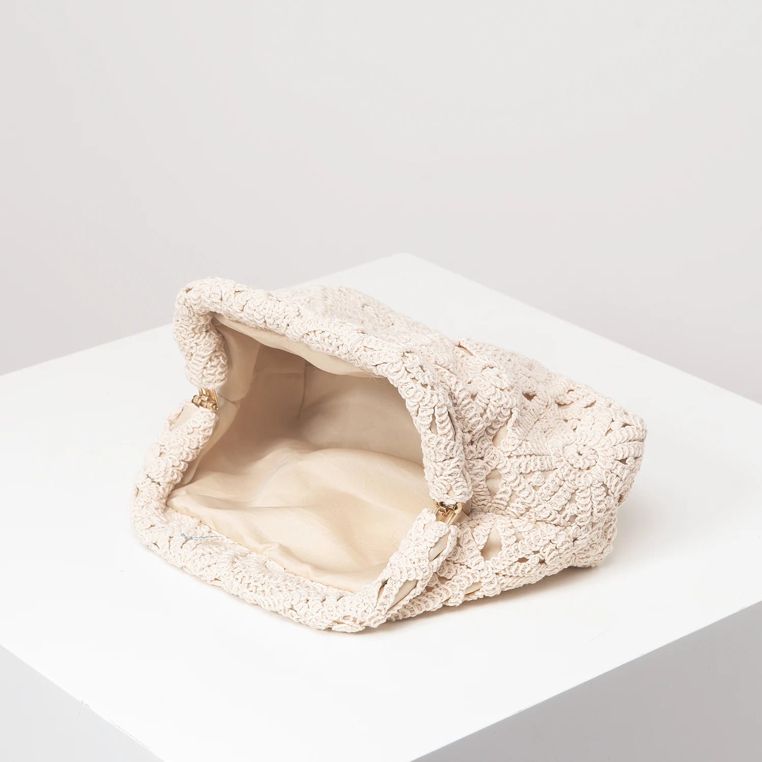 Bolsa Boho de Palha com desenho Oco