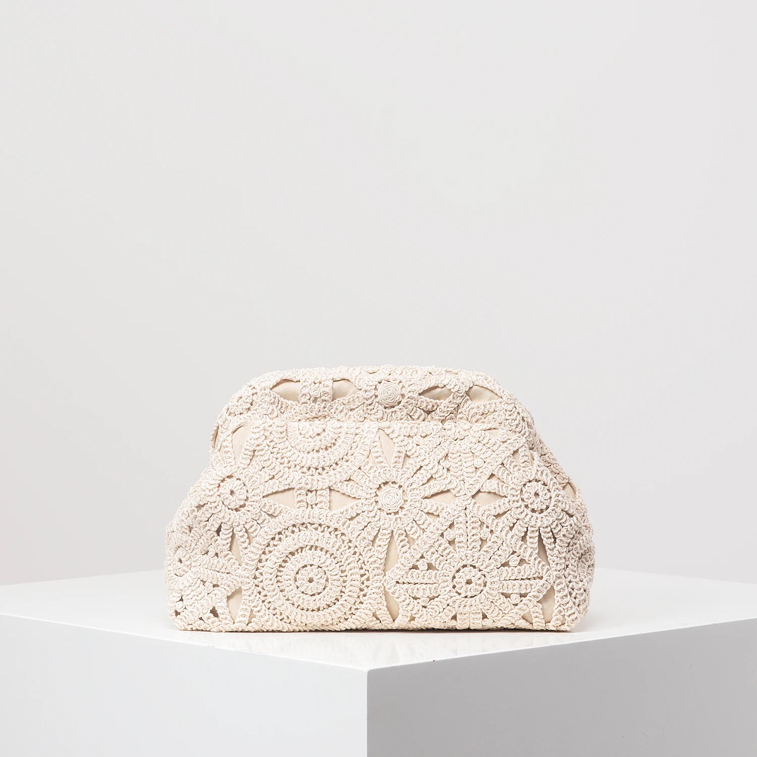 Bolsa Boho de Palha com desenho Oco