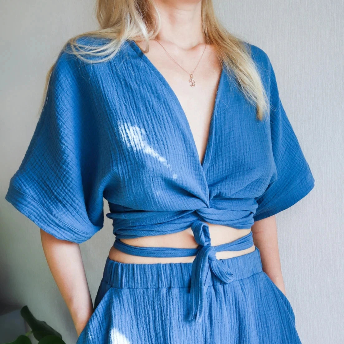 Blusa Feminina de Algodão com Amarração Elegante