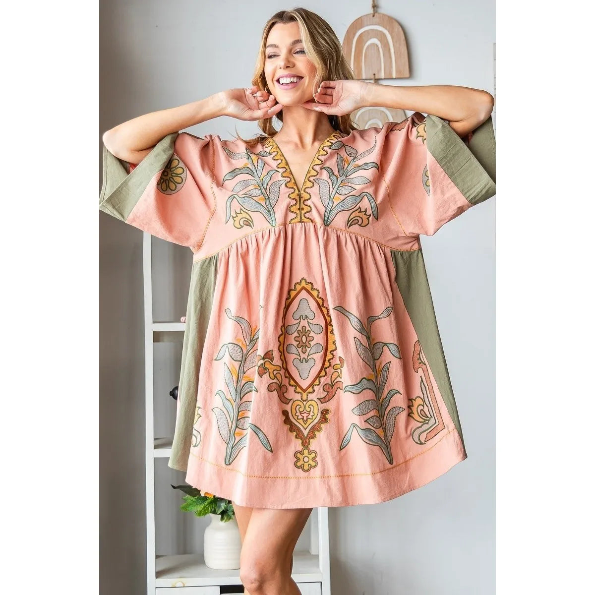 Bata Vestido Bordada Rosa e Verde