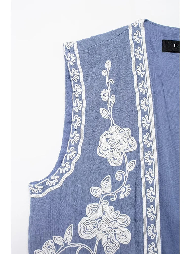 Colete azul com Bordado branco