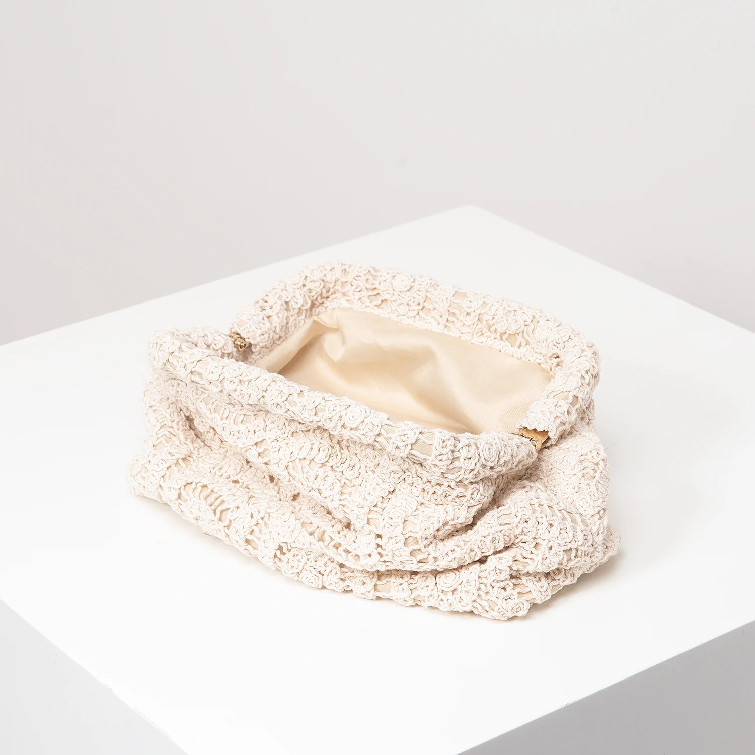 Bolsa Boho de Palha com desenho Oco