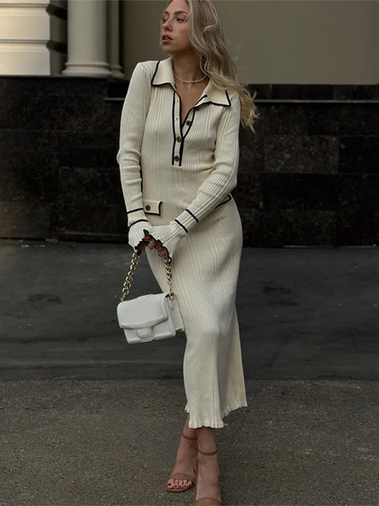 Vestido de Tricô Longo estilo Pullover e decote com gola e detalhes em botões