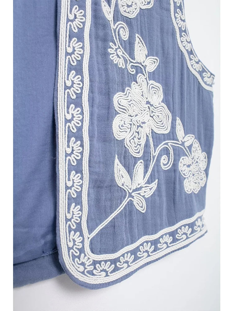 Colete azul com Bordado branco