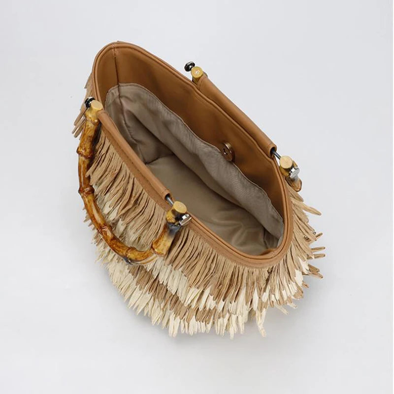 Bolsa de Palha Artesanal com Alça de Bambu